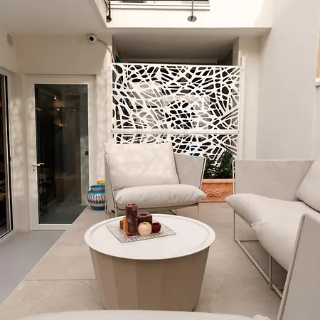 Apulia Re' & 4* Барі