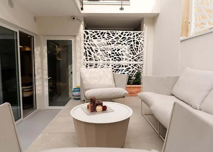 Apulia Re' & 4* Bari