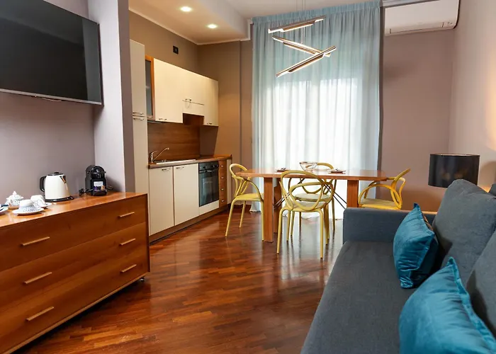 Apulia Re' & 4* Bari